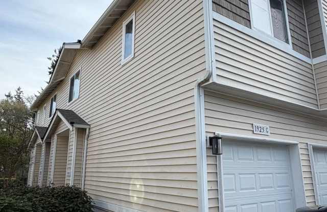 1925 Garry Oaks Avenue Unit C photos photos