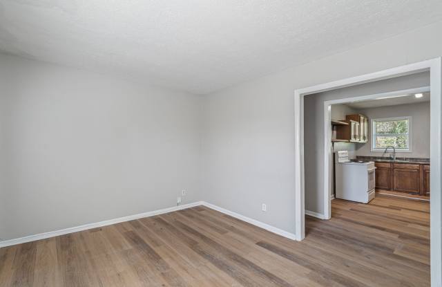3813 Fairmont Boulevard - 2 photos photos