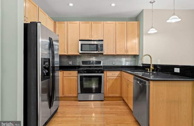 200 W ELM STREET photos photos