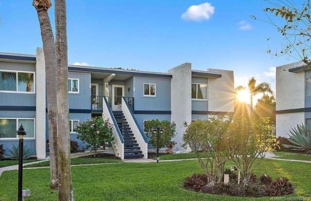 1561 NE 12th Terrace NE photos photos