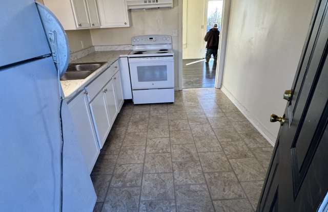 4008 35th Avenue North - 4008 Gallery 2
