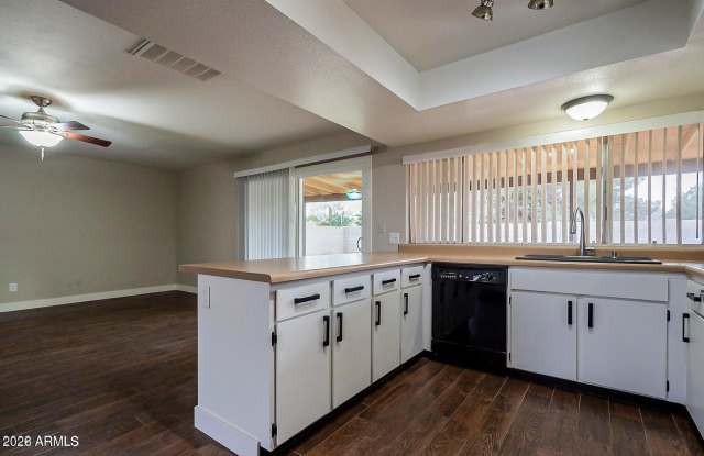 3523 W DETROIT Street photos photos