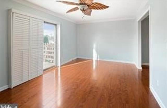 44 W CONSTITUTION Drive photos photos