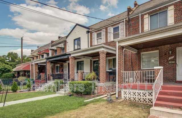 1417 Downing St NE photos photos