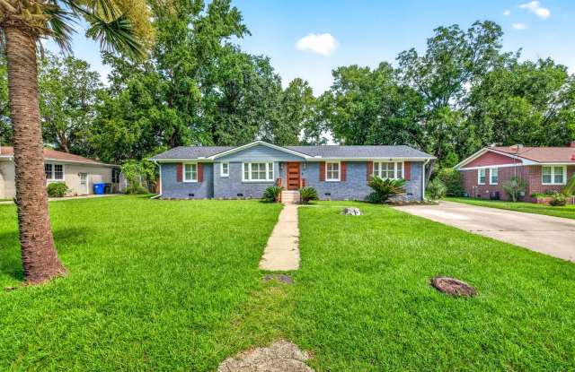 Convenient Living Near Downtown Charleston Gallery 4