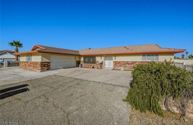 6760 W Oakey Boulevard Gallery 1
