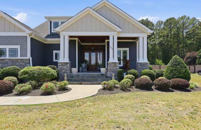 LUART MANOR – Luxury Furnished Short & Mid-Term Rental Gallery 3