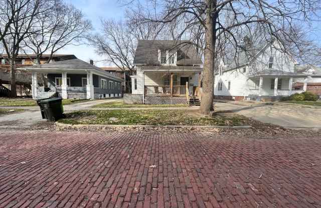 Beautiful Home Close to Campus photos photos