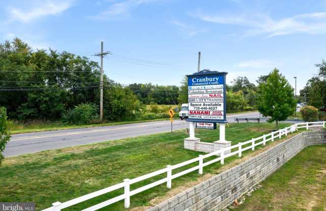 891-893 CRANBURY SOUTH RIVER Road Gallery 3