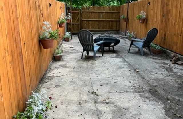 1115 W Lombard St photos photos