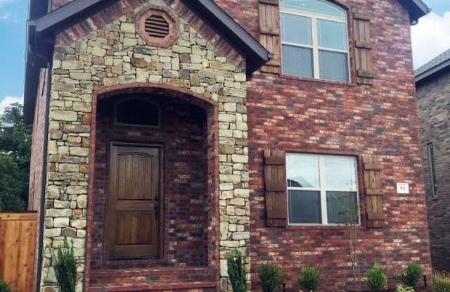 Stunning Fully Furnished Home in the Heart of Fayetteville! - 562 North Salem Road, Fayetteville, AR 72704
