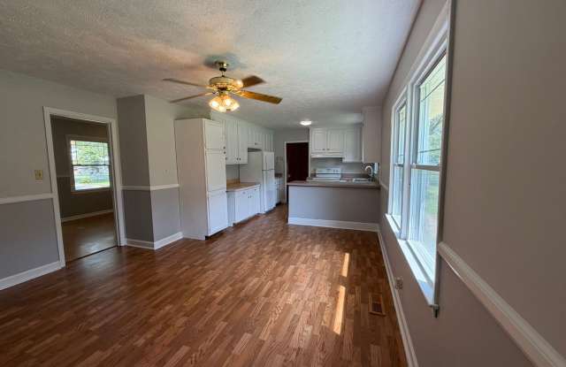 3 BEDROOM / 1 BATHROOM HOME Gallery 3