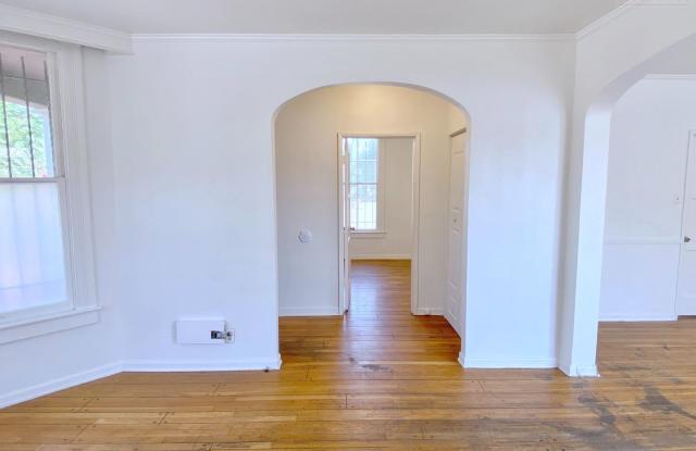 1136 W. 35th St. Gallery 4