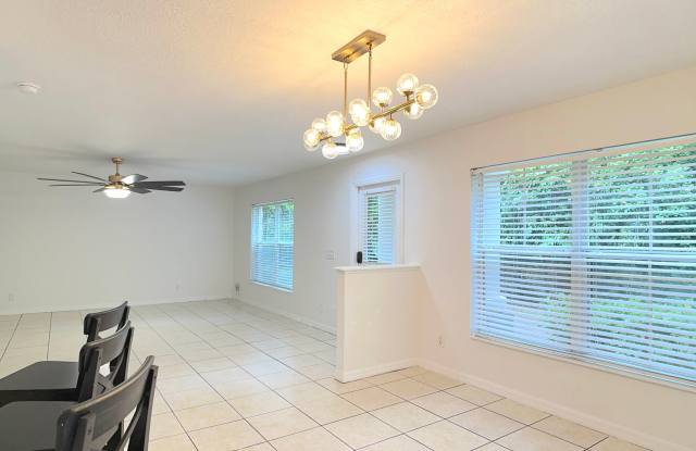 Charming Townhouse in Westchase photos photos