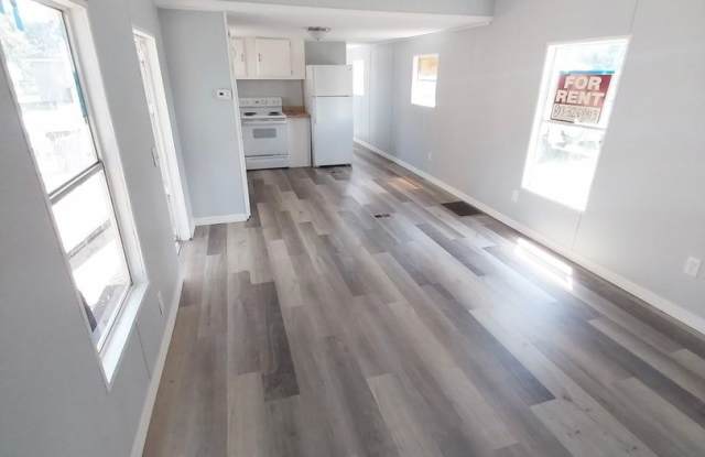 Remodeled 3BR/1BA Auburndale Mobile Home! Gorgeous New Flooring Throughout! photos photos