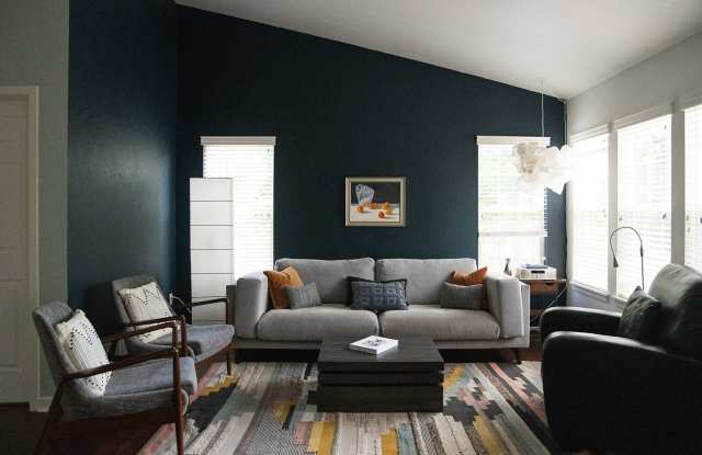 2 BDR Gorgeous Updated Townhome with Huge Garden photos photos