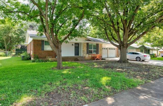 204 West Avenue K - 204 West Avenue K, Midlothian, TX 76065