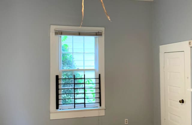 1005 Hampton Street Gallery 4