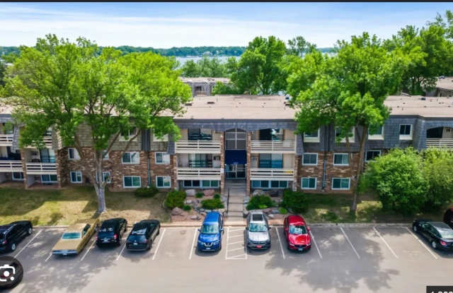 Charming 2BR Condo in Mound Gallery 1