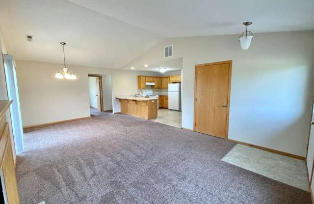 2 Bedroom, 1.5 Bath Town Home Gallery 3