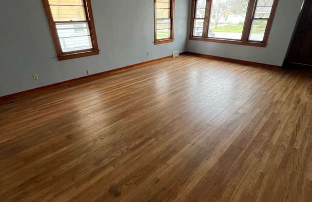 Spacious 2 bedroom home! photos photos