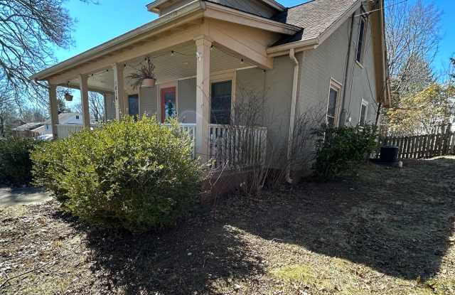 Spacious 4BR Home – Walk to Virginia Tech & Downtown Blacksburg Gallery 3
