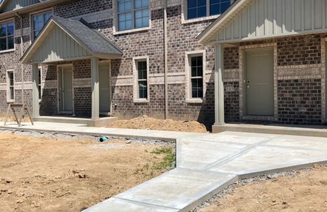 117 Rolling Oaks Dr - 117 Rolling Oaks Drive, Collinsville, IL 62234
