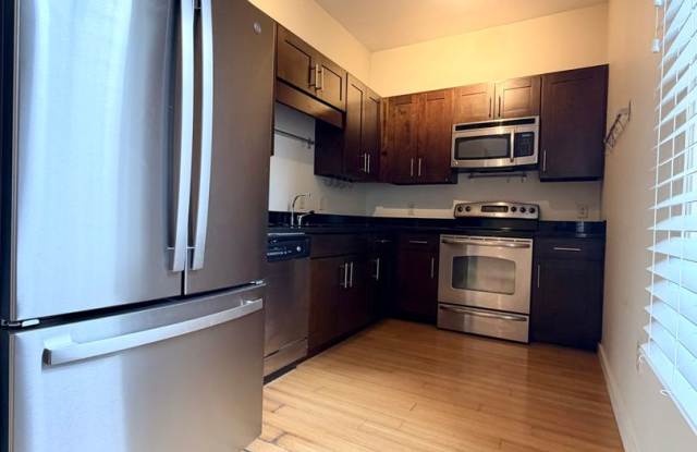 1 Bedroom, 1 Bathroom Condo w/ Secure Parking Garage - Walk to Vandy, Belmont & Hillsboro Village Gallery 4
