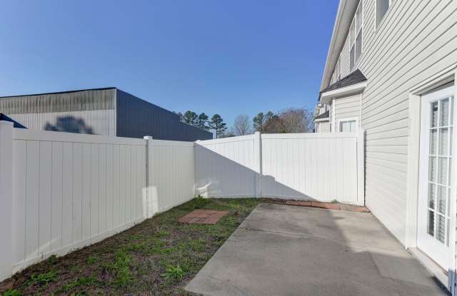 Charming 2 Bedroom 2.5 Bathroom Townhome ~ Minutes to Fort Jackson, the VA hospital, USC Medical School, and I-77! Available December 2026! Gallery 3