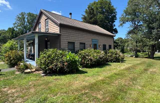 Historic Cape Cod with Modern Comfort Along the CT River photos photos