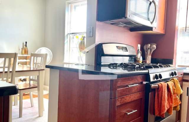 Huge 2 Bed in Brookline! 9w Parking for Rent! Gallery 1