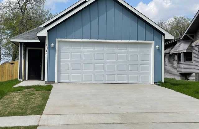 1315 W Gandy Street photos photos