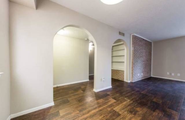 254 E Riverside Dr Gallery 2