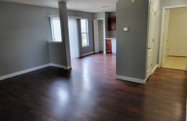 3 Bed 2 bath Home, Open Concept, Near Trails, Playground, & Shopping Gallery 1