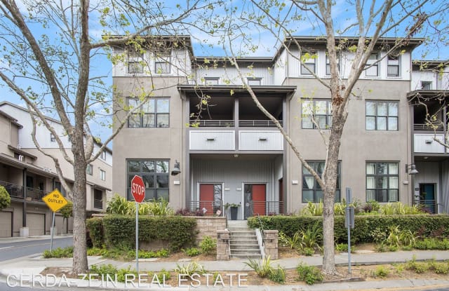 333 Channel Way, Oakland - 3 bedroom / 2.5 bathroom - 333 Channel Way, Oakland, CA 94601