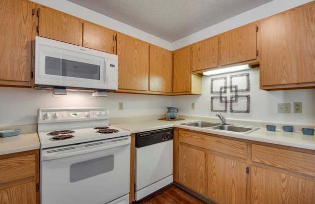 Eagle Creek Townhomes Gallery 4