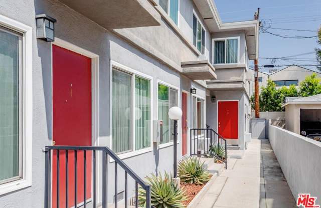 11749 Riverside Dr Gallery 4