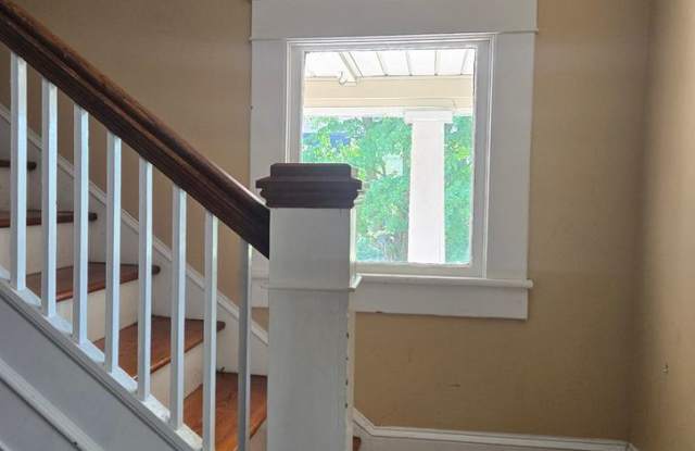 4 bedroom house less than a mile from UNCG Gallery 3