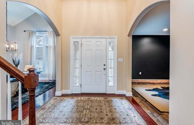5024 AMELIAS PATH W Gallery 3