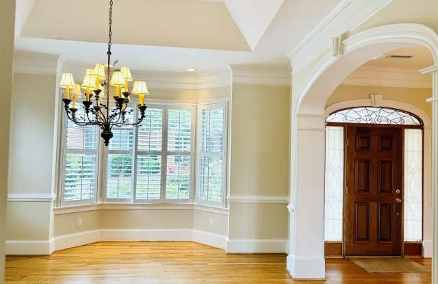 495 EDNAM CIR Gallery 3