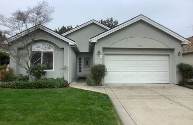 702 Summerwood Drive - 702 Summerwood Drive, Medford, OR 97504