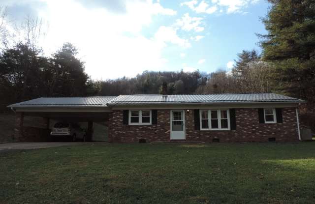 Great 3/1 Brick Ranch on Will Vannoy! Convenient Location! photos photos