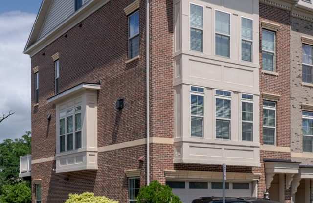4 Bed 3 Full 2 Half Bath Townhome in Travilah Station photos photos