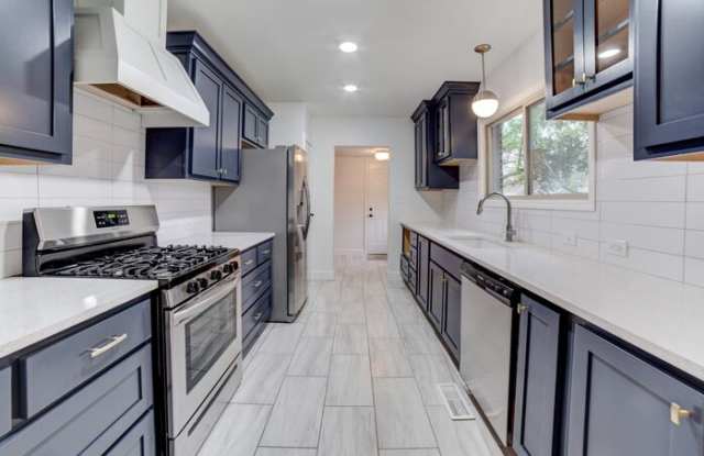 246 East 34th Street photos photos
