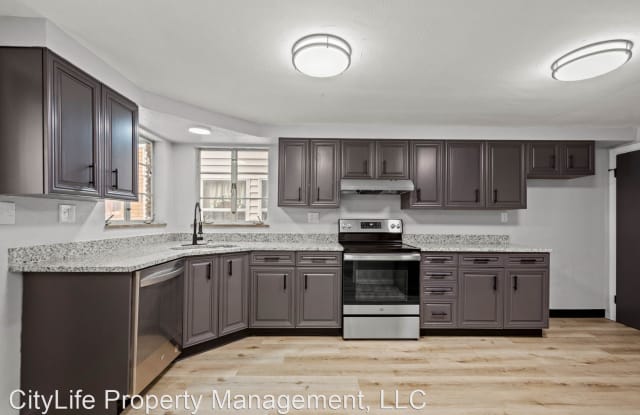 326 Russelwood Ave - 326 Russellwood Avenue, McKees Rocks, PA 15136