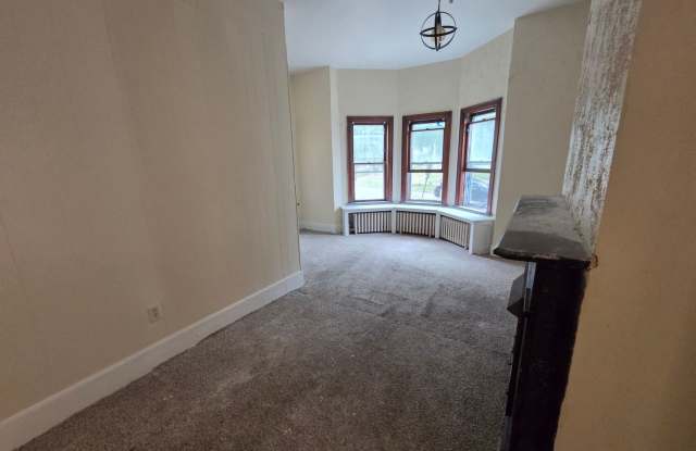 First floor 1 bedroom unit  west side Gallery 1