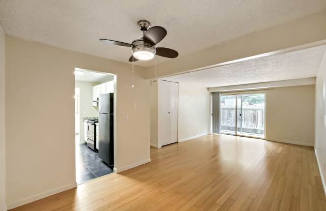Ground Floor 1bed/1bath Apartment in Convenient Juanita Location! Gallery 4