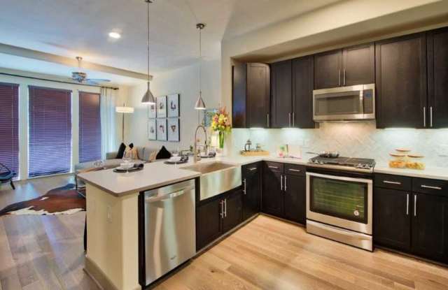 1010 Texas Ave - 1010 Texas Avenue, Houston, TX 77002