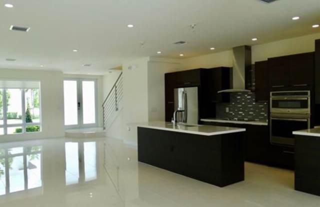 10432 NW 63rd Ter # A Gallery 3