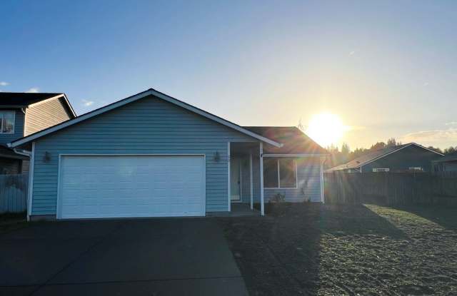 Remodeled 3 Bedroom Kelso Home on Large Lot for Lease - 53 Warbler Dr Gallery 1